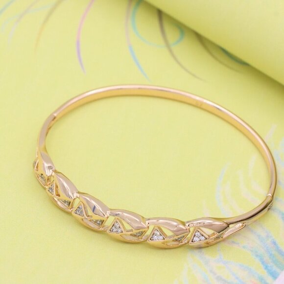 Elegant Rose Gold Bangle with Geometric Triangle Detailing, XPBL0519 - Picture 3 of 12